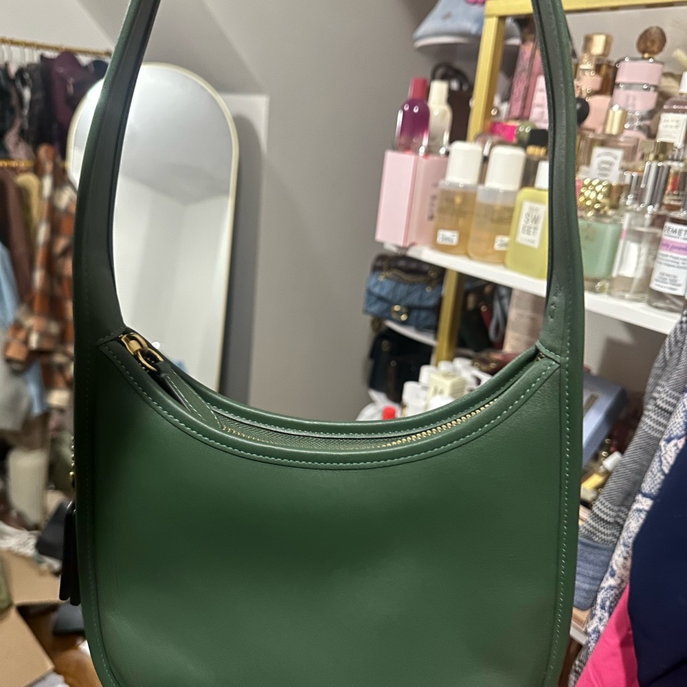 Coach Curve Zip - Picture 2 of 6